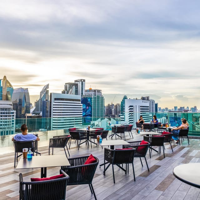 Bangkok: RedSquare Rooftop Bar at Novotel Sukhumvit 4 - What happens during the 90-minute visit