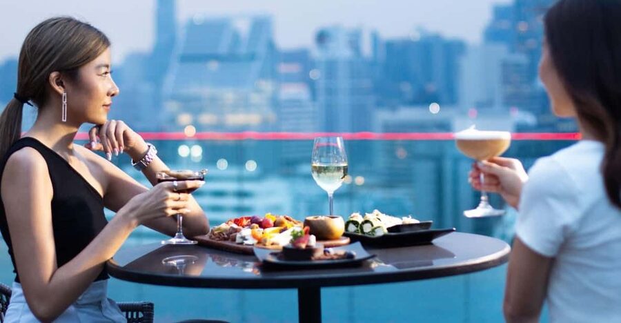 Bangkok: RedSquare Rooftop Bar at Novotel Sukhumvit 4 - Two dishes and the food experience