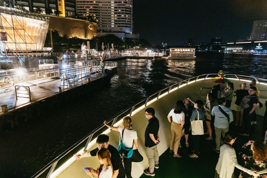 Bangkok: River Dinner Cruise on the Chao Phraya Princess - Starting at Iconsiam and finding the boat