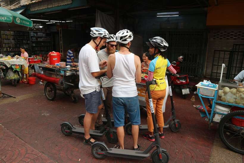 Bangkok: Riverside E-Scooter Adventure with StreetFood Snack - Tha Din Daeng Market and the ferry crossing