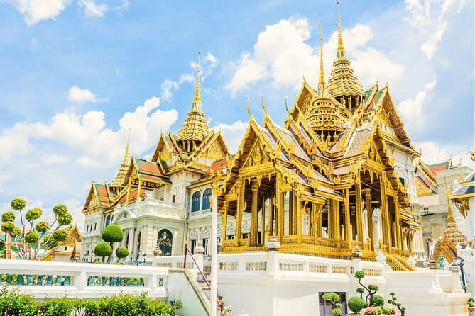Bangkok: Rooftops, Clubs & Go Gos-Soi Cowboy, Nana Plaza, Soi 11 - A pub stop at The Penny Black Asoke
