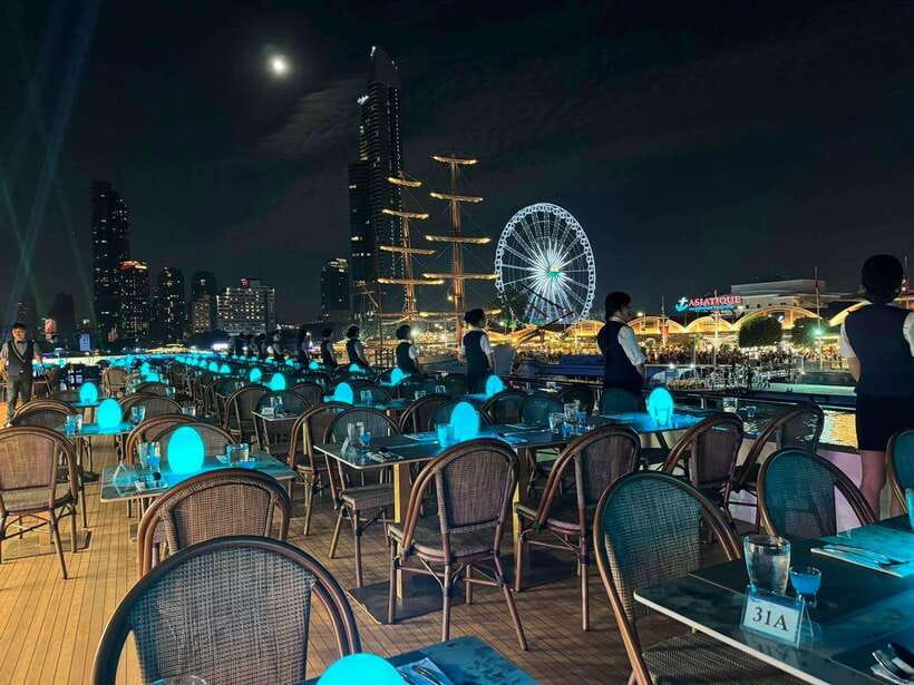 Bangkok: Royal Princess River Dinner Cruise with Live Music - Why a Chao Phraya dinner works so well