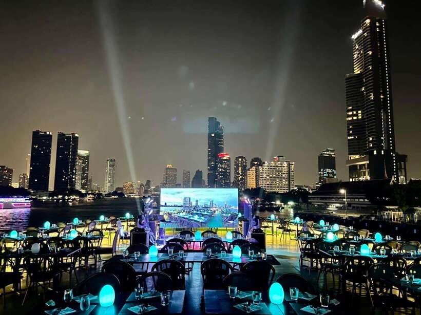 Bangkok: Royal Princess River Dinner Cruise with Live Music - Wat Arun and the Grand Palace from the river
