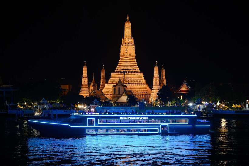 Bangkok: Royal Princess River Dinner Cruise with Live Music - Check-in at Asiatique Warehouse 7