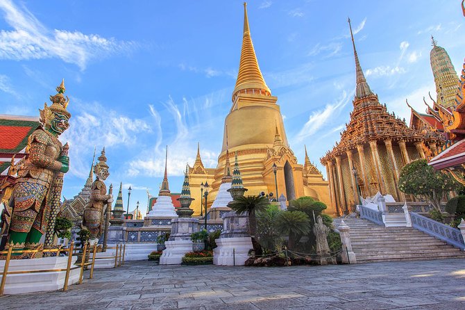 Bangkok Royal Road - Top 3 Major Monuments (Grand Palace, Wat Pho, Wat arun) - Entering the Grand Palace compound