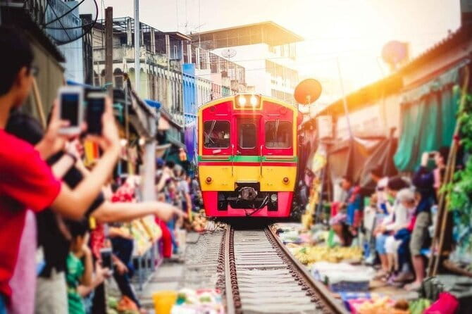Bangkok's Best: City Highlights & Floating Market Private Tour - Kuan Yim Shrine and Chinatown