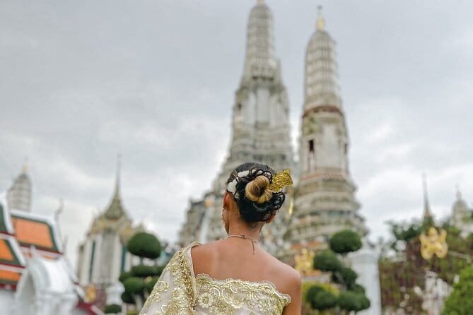 Bangkok's Best: City Highlights & Floating Market Private Tour - Maeklong Railway Market and the passing train