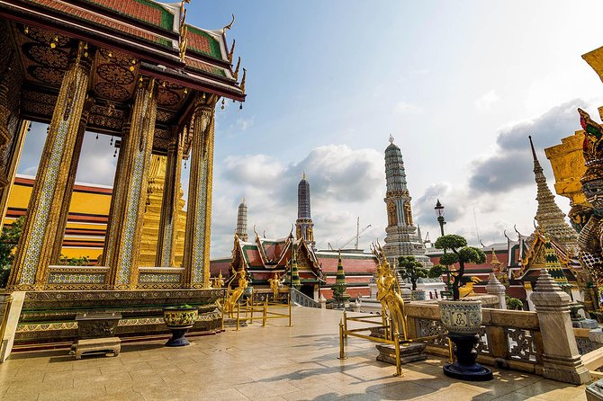 Bangkok's Grand Palace Complex and Wat Phra Kaew Tour - Entering Bangkok’s royal compound