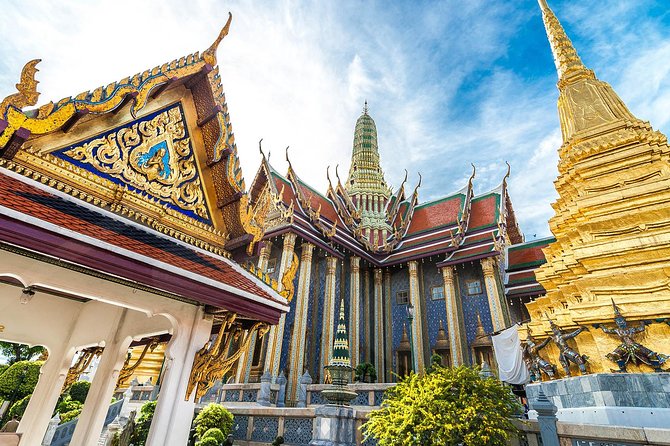 Bangkok's Grand Palace Complex and Wat Phra Kaew Tour - The route through Chinatown and the Flower Market