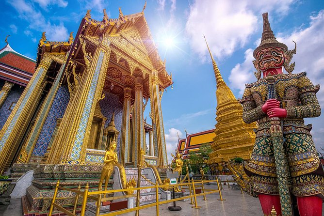 Bangkok's Landmarks Tour : GrandPalace WatTraimit WatPho WatArun - Why this Bangkok temple route works