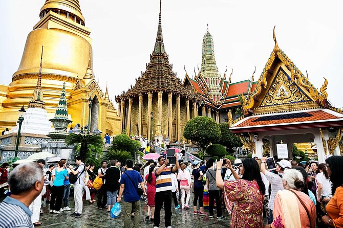 Bangkok's Landmarks Tour : GrandPalace WatTraimit WatPho WatArun - The Grand Palace and Wat Phra Kaew