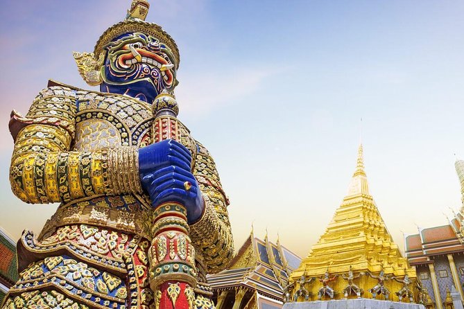 Bangkok's Landmarks Tour : GrandPalace WatTraimit WatPho WatArun - Lunch and a welcome pause