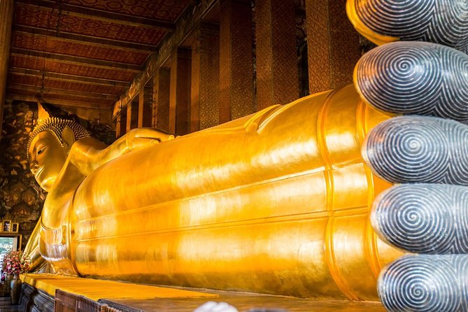 Bangkok's Landmarks Tour : GrandPalace WatTraimit WatPho WatArun - Guide quality and the day’s rhythm