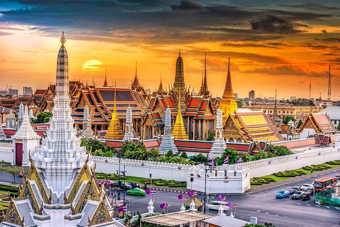 Bangkok's Landmarks Tour : GrandPalace WatTraimit WatPho WatArun - Wat Pho and the reclining Buddha
