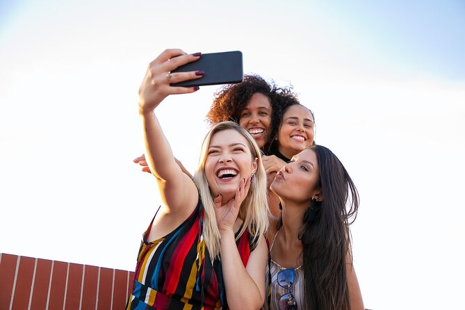 Bangkok Selfie Expert Tour: Little India, Wat Traimit & Wat Pho - Chinatown and Yaowarat in one quick frame