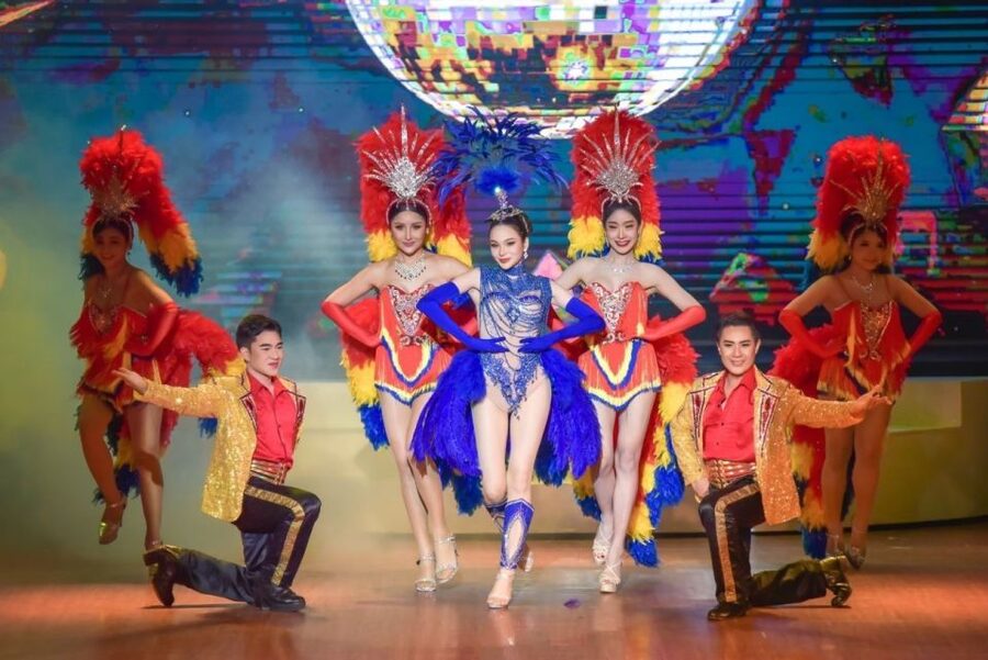 Bangkok: Skip-the-Line Golden Dome Cabaret Show Tickets - A one-hour show with plenty of sparkle