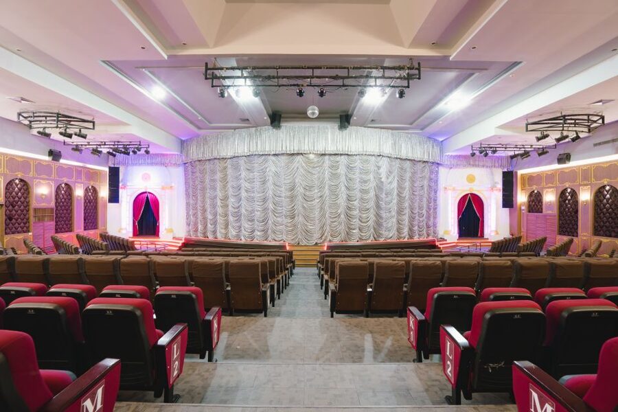 Bangkok: Skip-the-Line Golden Dome Cabaret Show Tickets - Getting there without a hotel transfer
