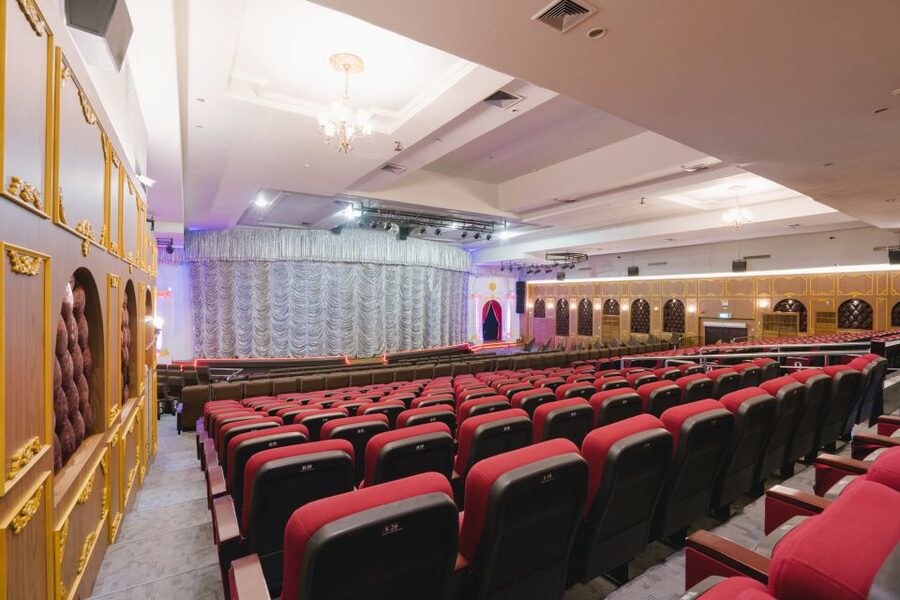 Bangkok: Skip-the-Line Golden Dome Cabaret Show Tickets - What happens when you arrive