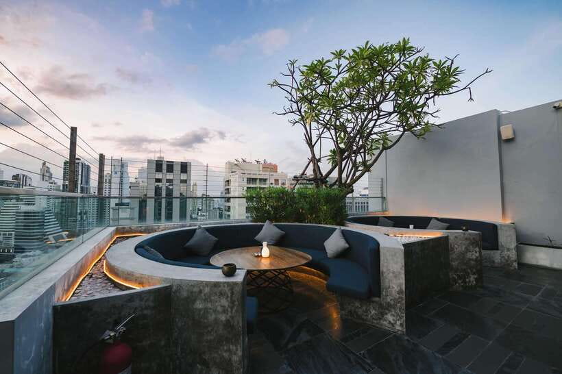 Bangkok: Sky on 20 Rooftop Bar With Free Flow Drinks - Arriving at Sky on 20 in Sukhumvit