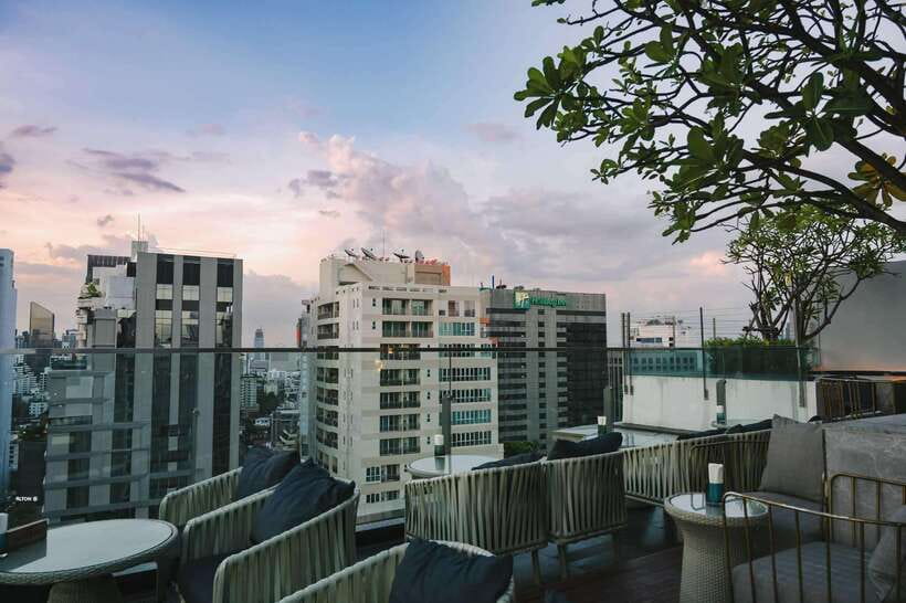 Bangkok: Sky on 20 Rooftop Bar With Free Flow Drinks - Food quality versus slow service