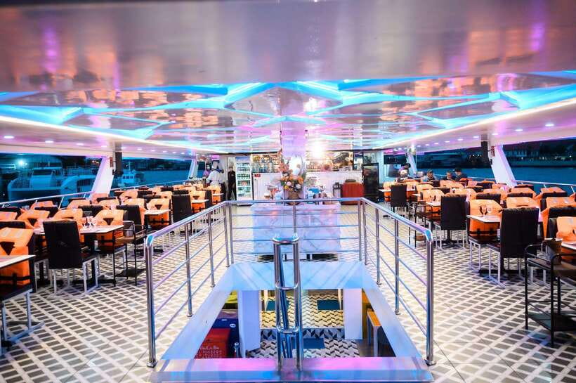 Bangkok: Smile Riverside Dinner Cruise - What dinner is really like