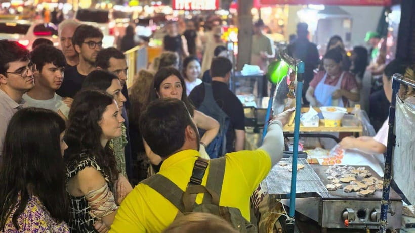 Bangkok: Street Food Tasting Tour at Night - Stop one: Getting oriented through food