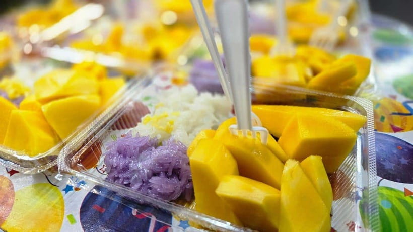 Bangkok: Street Food Tasting Tour at Night - Sweet pastries and the homemade specialty