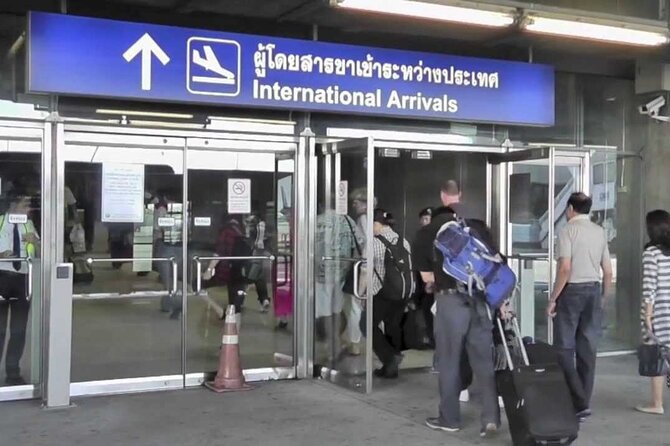 Bangkok Suvarnabhumi Airport Private Transfer – Toll Included - Finding your driver after landing