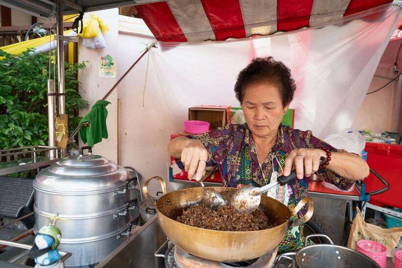 Bangkok: Talad Noi Hidden Gems & Street Food Adventure - Street art, old lanes, and the walk between stops