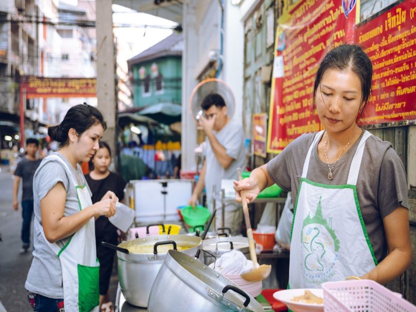 Bangkok: Talad Noi Hidden Gems & Street Food Adventure - Hong Sieng Kong and the riverside café pause