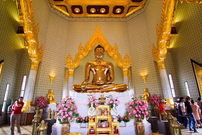 Bangkok Temples and City Highlights Tour - Democracy Monument and the city between stops