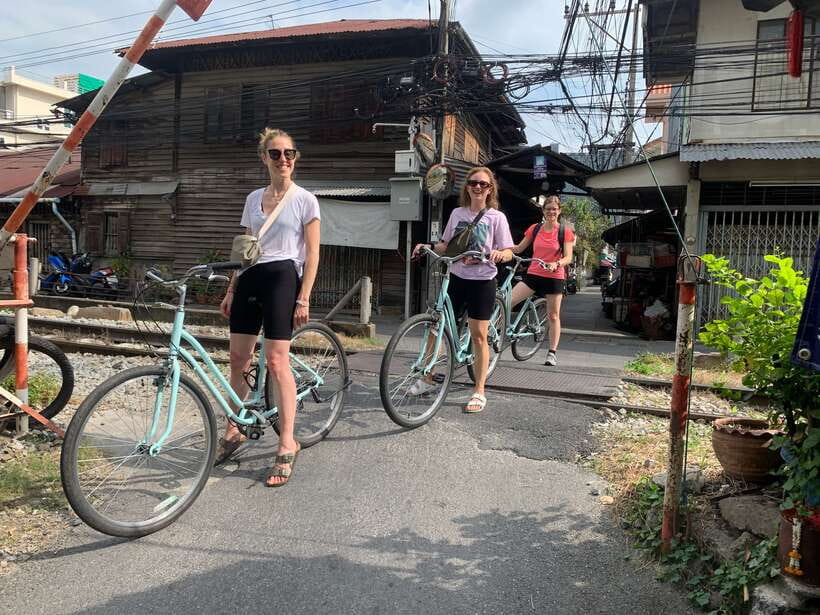 Bangkok: Temples, Canals & Local Life Bike Tour - Wat Khun Chan and the quieter temple experience
