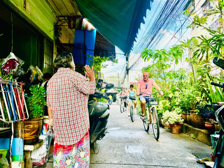 Bangkok: Temples, Canals & Local Life Bike Tour - What the riding feels like over 15 kilometers
