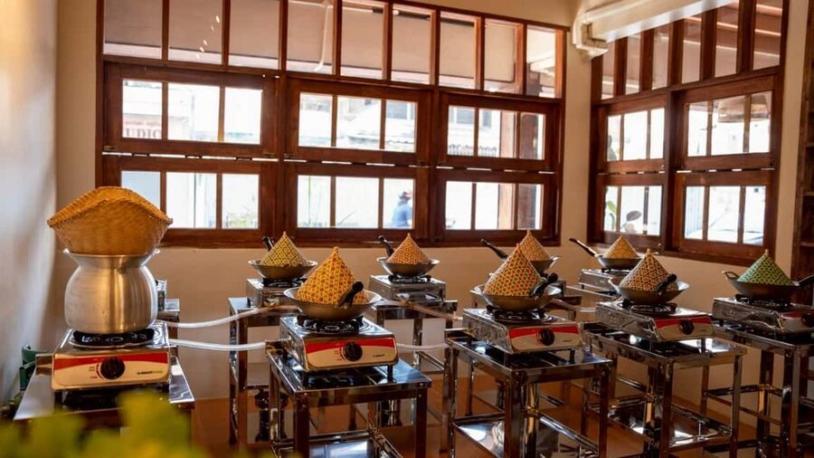 Bangkok: Thai Cooking Class With 4 Dishes & Thai Drink - Why this Bangkok cooking class feels more personal
