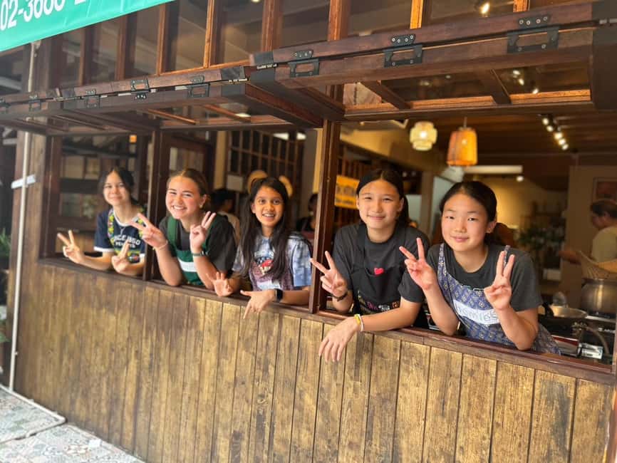 Bangkok: Thai Cooking Class With 4 Dishes & Thai Drink - Your own station and four-dish menu