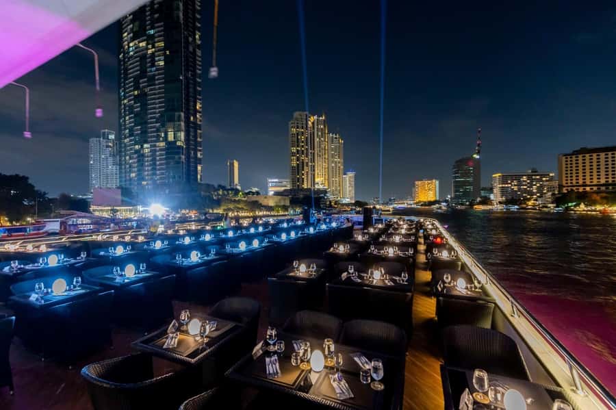 Bangkok: The Opulence Buffet Dinner Cruise with Live Band - The buffet: plenty of choice, with a busy moment