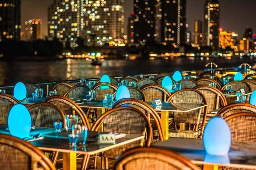 Bangkok:The Planet Sunset&Dinner Cruise on Chao Phraya River - The buffet: broad choice, busy first rush