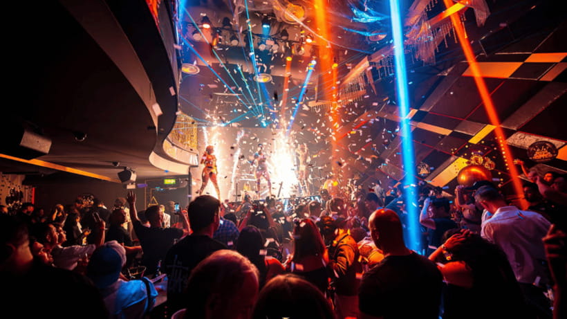 Bangkok: The Speakeasy, Rooftop & Iconic Venues Pub Crawl - La Paca Ya-Dong brings local flavor