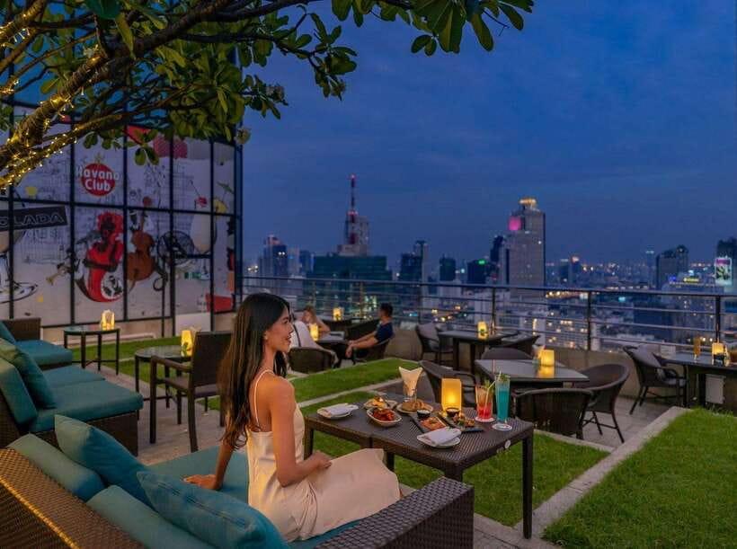 Bangkok: ThreeSixty Rooftop Bar at Millennium Hilton - A full circle of Bangkok from the 32nd floor