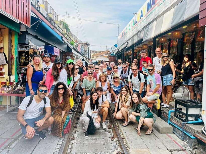 Bangkok: Train Market & Floating Market with Boat Ride - Cruising the canals at Damnoen Saduak