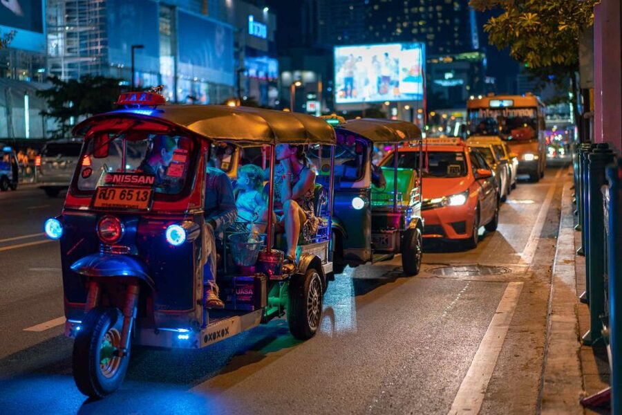 Bangkok: Travstore Original Bangkok Discovery Tour - A river crossing that sets the tone