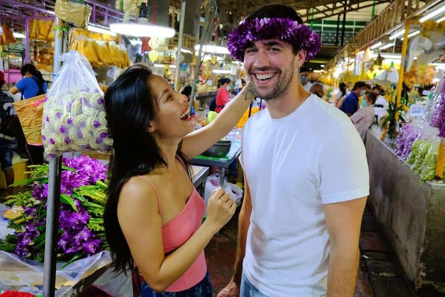 Bangkok: Tuk Tuk Adventure Chinatown Michelin Food & Temples - Yaowarat Road after dark