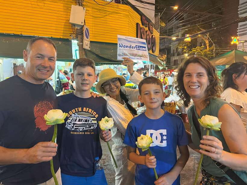 Bangkok Tuk-Tuk by Night with Chinatown Street Food Meal - Who should book this evening ride