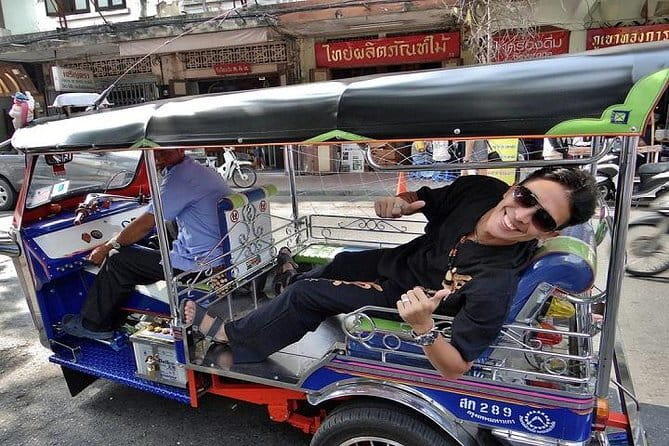 Bangkok TUK TUK Twilight Cultures Market and Food Taste - Pak Khlong Flower Market: twenty minutes among fresh flowers