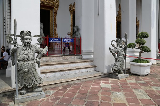 Bangkok Tuk Tuk Walk & Temple Tour With Wat Pho, Arun & Traimit - Wat Traimit and the 5.5-ton Golden Buddha