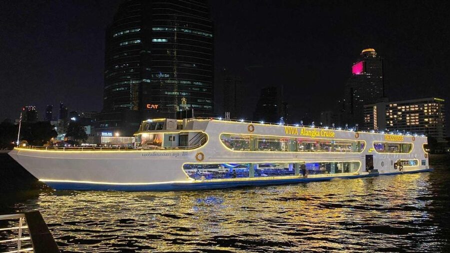 Bangkok: Viva Alangka Chao Phraya Dinner Cruise - Passing the Grand Palace without entering