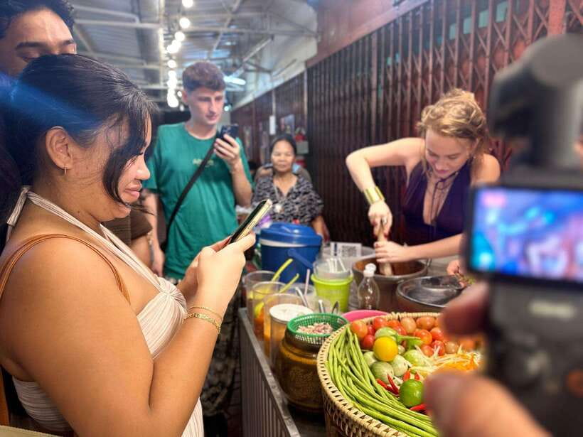 Bangkok Walking Tour : Mouthwatering Journey Food Tour - Key points at a glance