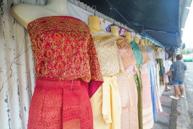 Bangkok Wat Pho and Flower Market Historical Walking Tour - Flowers and the final walk at Yodpiman Market