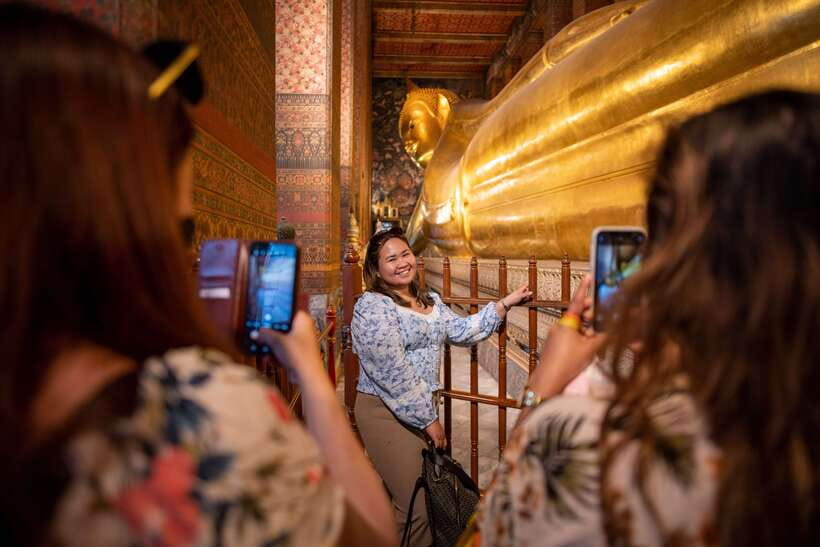 Bangkok: Wat Pho and Wat Arun Guided Walking Tour - What the guide adds to the walk