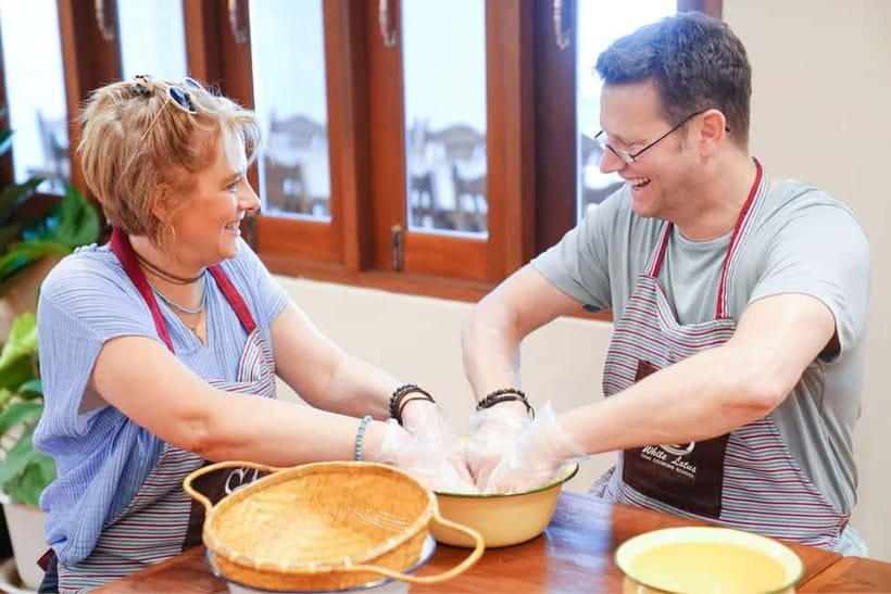Bangkok: White Lotus Thai Cooking Class with Market Tour - Eating four courses in a home-like setting